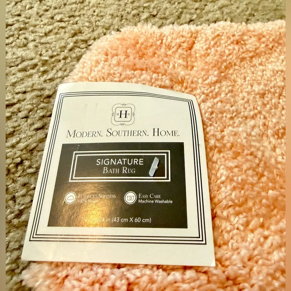 Modern Southern Home. NWT peach color bathroom rug 17 inch x 24 inch